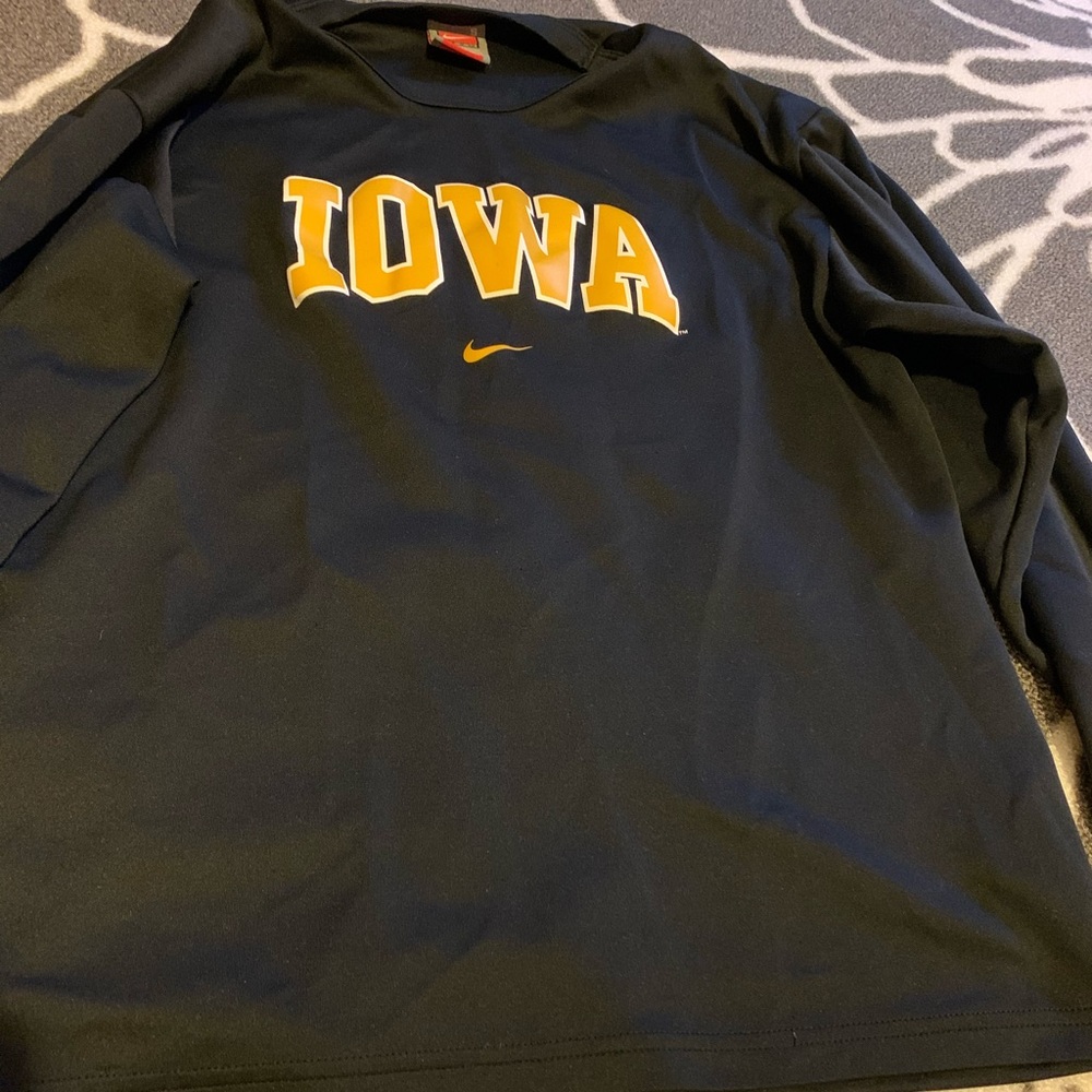 Iowa Hawkeyes shirt, Sz. Small